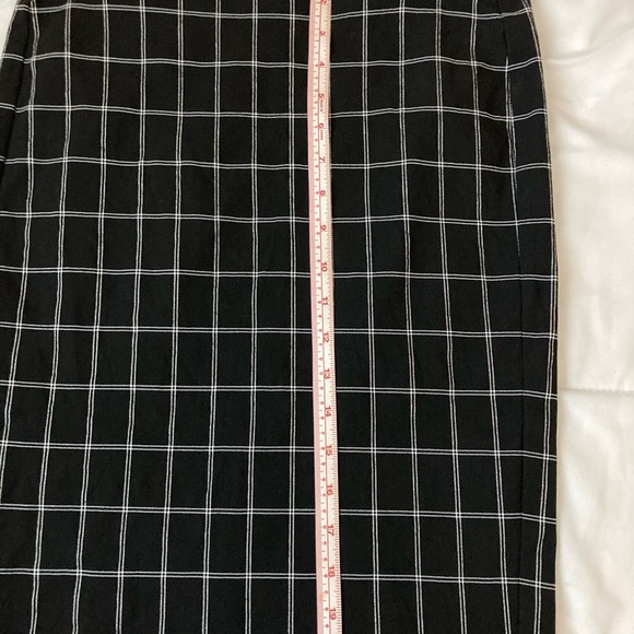 Pencil Skirt (small) - Picture 3 of 4